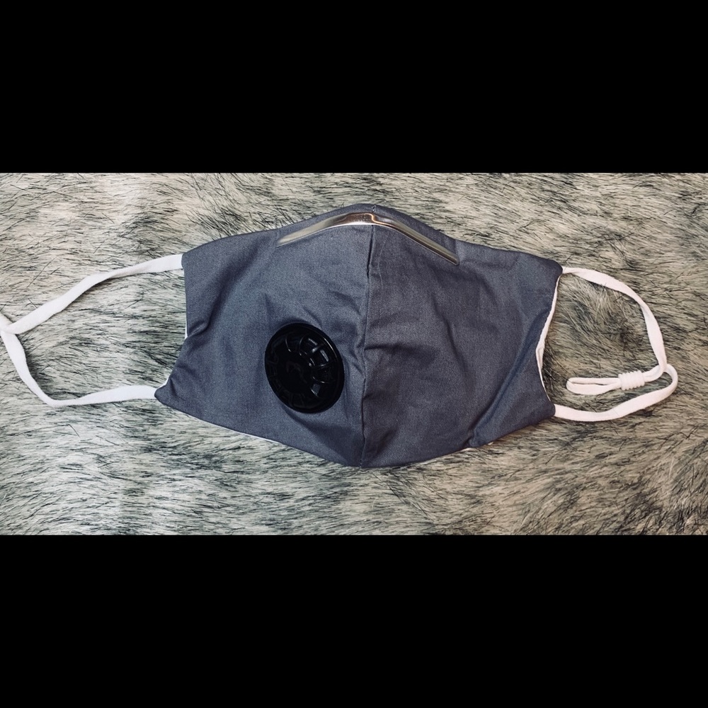 Grey Kids Face-mask w/ Filter Pocket and nose wire - Picture 2 of 4